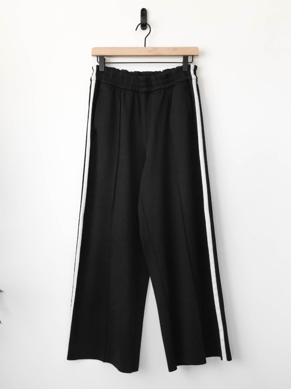 Awesome Athleta Pleated Side Strip Wide Leg Track Pants